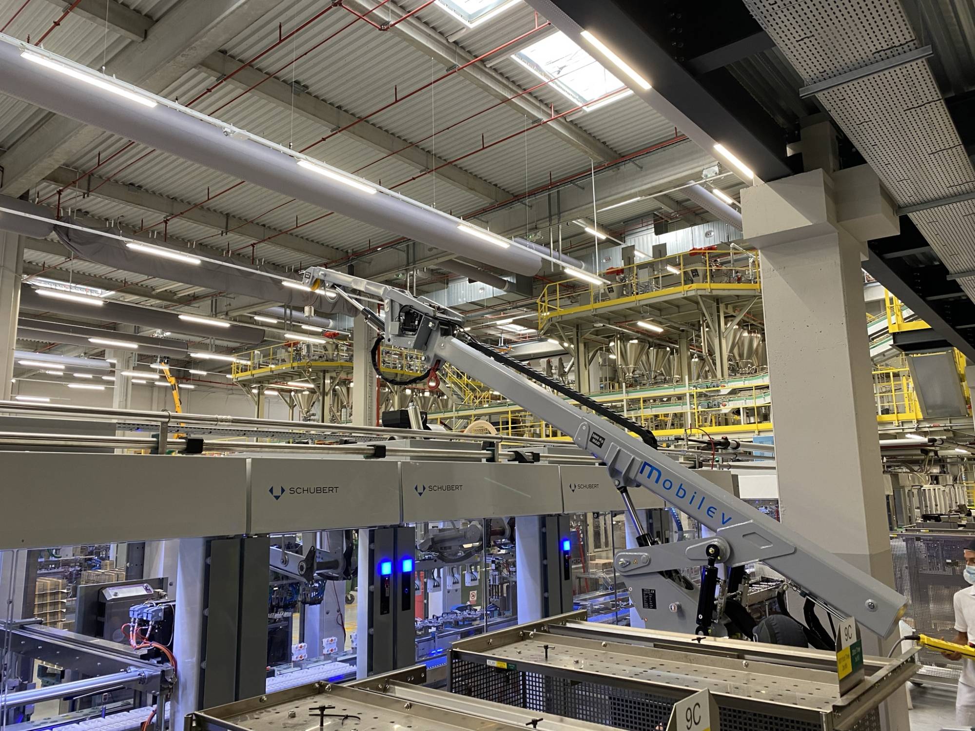 grue sur batteries pour la maintenance 