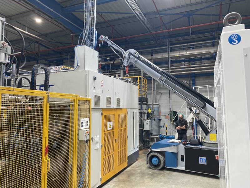 Où louer d'une mini-grue électrique 18° radiocommandée sans timon à Lyon au meilleur coût : 40MS 4x2 R (4000 KG MAXI)